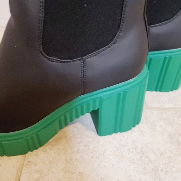 Vivian chunky lugsole chelsea boot in black and green lugsole chelsea boots - Picture 12 of 13